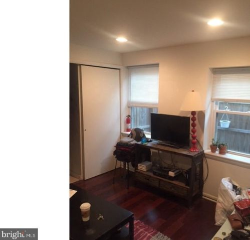 238 Catharine St, Philadelphia, PA 19147-3303