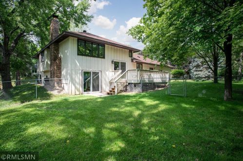 1486 Briarknoll Dr, Saint Paul MN  55112-1975 exterior