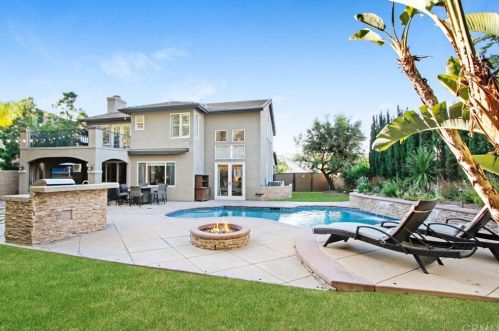 8730 Foxhollow Dr, Anaheim CA  92808-1674 exterior