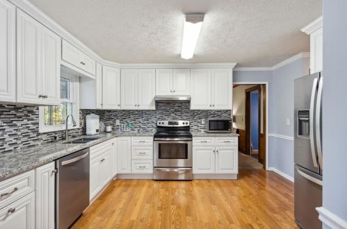 1112 Melton Dr, Lilburn, GA 30047-1964