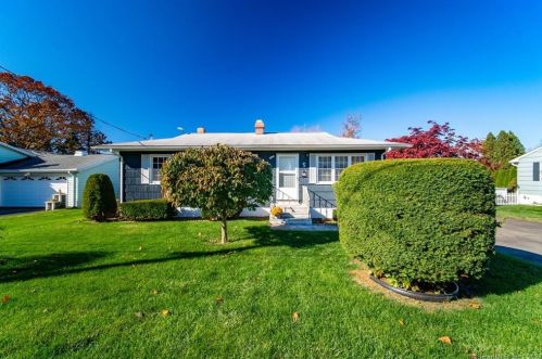 5 Iannotti Ln, Derby, CT 06418-2215