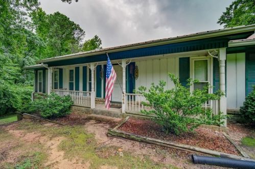 365 High Point Forest Dr, Porterdale, GA 30016-5342