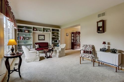 340 Persimmon Ln, Oswego, IL 60543-8252