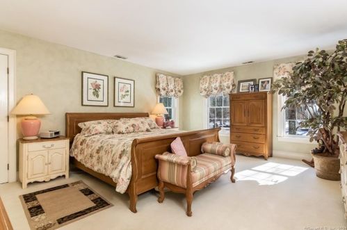11 Blueberry Hill Reserve, Deep River CT  06419-2330 exterior