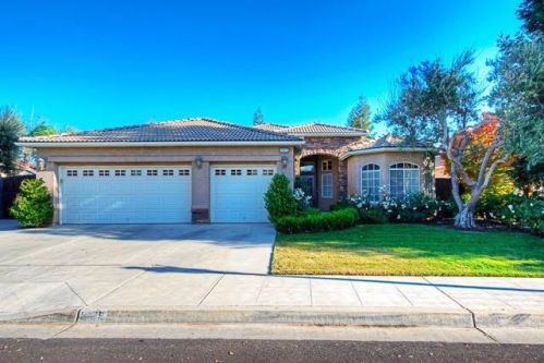 1825 Pistachio Ave, Clovis, CA 93619-4277