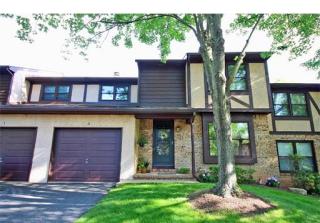 3 Almond Ln, Edison, NJ 08820-1406