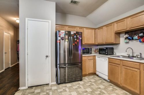 9945 Crystal Vly Way, Dallas TX  75227-5235 exterior