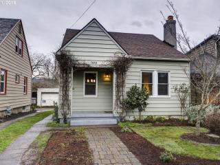 7652 20th Ave, Portland, OR 97202-6218