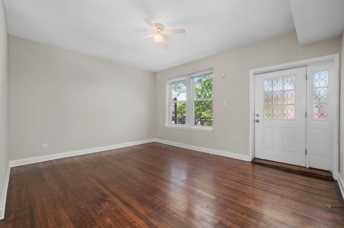 6136 Eberhart Ave, Chicago, IL 60637-2404