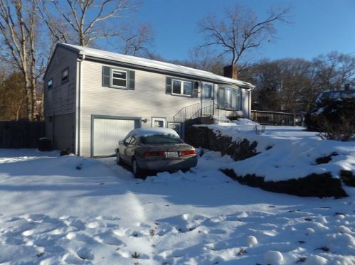1 Hopkins Ct, Coventry, RI 02816-8423