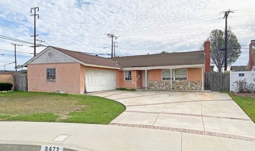 8472 Valencia Dr, Huntington Beach, CA 92647-6034