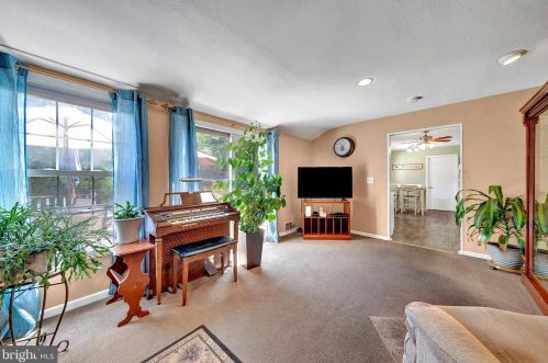 11 Corey Dr, Trenton NJ  08628-1503 exterior