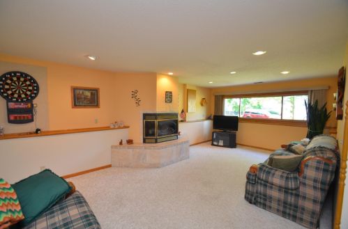1663 Helena Rd, Saint Paul MN  55128-5524 exterior