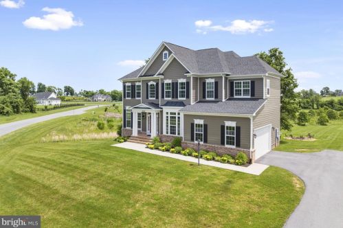 18325 Wild Raspberry Dr, Purcellville, VA 20132