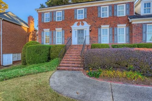 1710 Berry Ln, Lithonia, GA 30078-5906