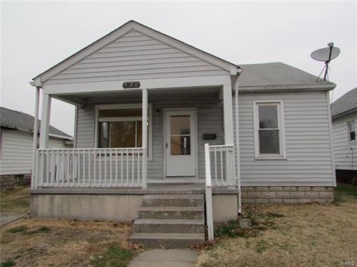 136 6th St, Roxana, IL 62084-1328