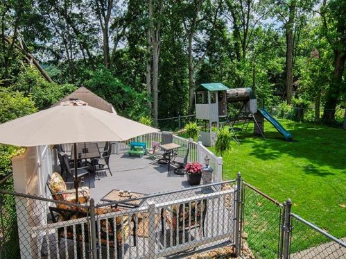 1063 Edgewood Rd, New Kensington, PA 15068-5352