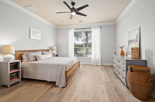 7904 Crandall Rd, Austin TX  78739-1910 exterior