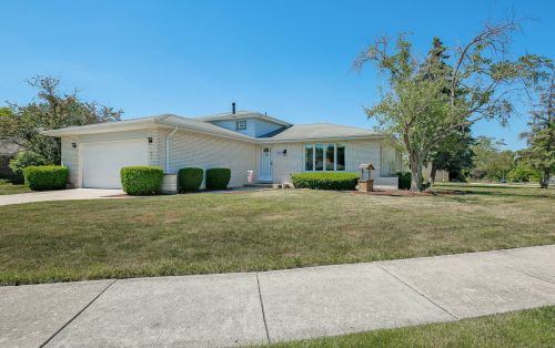 8434 Surrey Dr, Tinley Park, IL 60487-1161