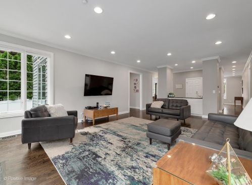 330 55th St, Willowbrook IL  60514-3015 exterior