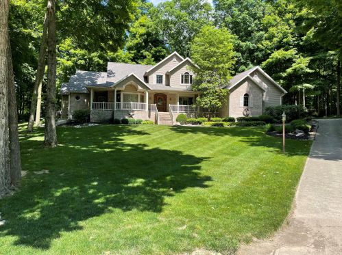5450 Brookshire Ln, Springfield, OH 45502-8331