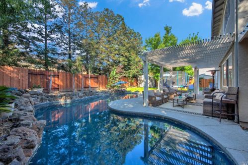 918 Fallsgrove Way, Vacaville, CA 95687-7888