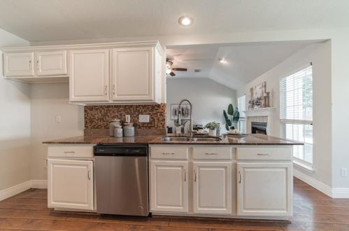 6868 Auckland Dr, Austin TX  78749-4139 exterior