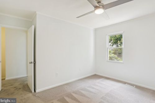 18 Kinsman View Cir, Silver Spring MD 20901-1652 exterior