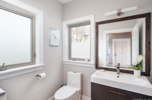 13 Seabreeze Pl, Norwalk CT  06854-4711 exterior