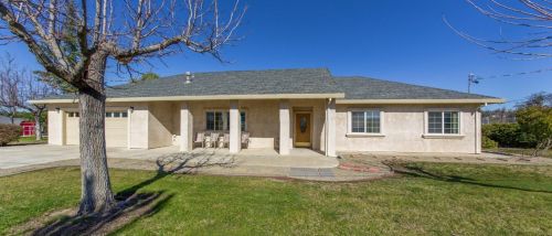 8767 Mann St, Valley Springs, CA 95252-9123