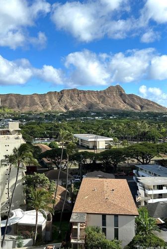 300 Wai Nani Way, Honolulu HI  96815-3961 exterior