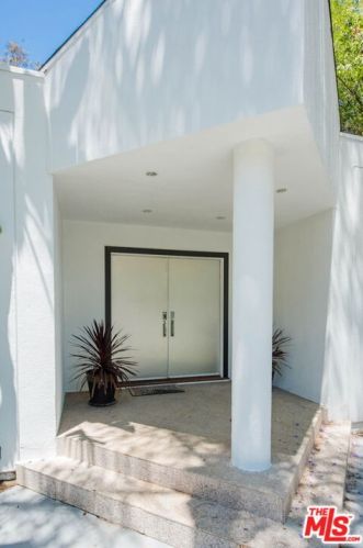 4430 White Oak Pl, Van Nuys, CA 91316-4331