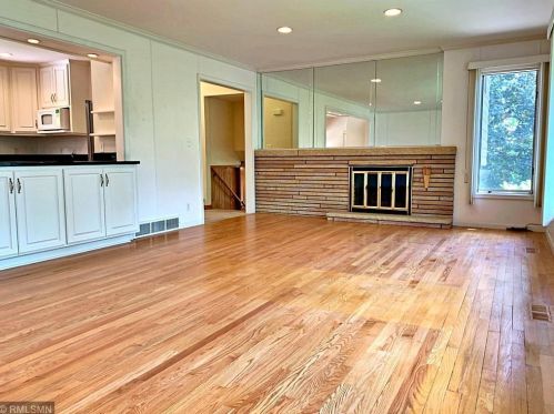 375 Floral Ave, Saint Paul MN  55126-5331 exterior