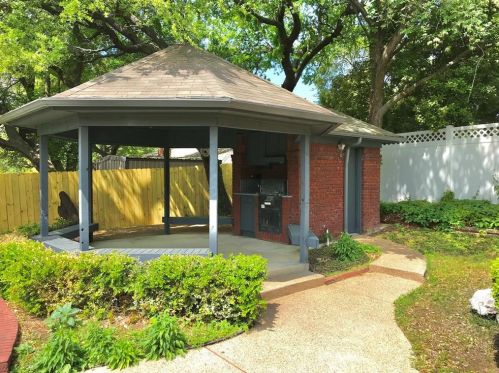 8529 Lake Country Dr, Fort Worth TX  76179-3130 exterior