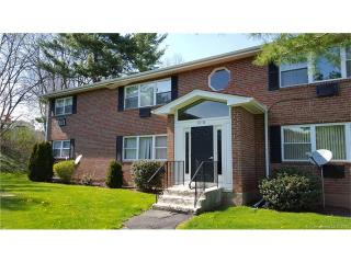 15 Mountain Laurel Dr, Hartford, CT 06109-4320
