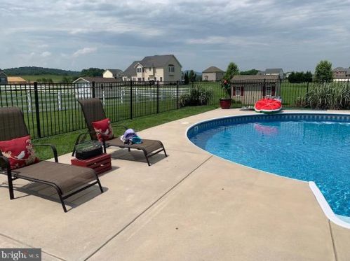 67 Tinning Ct, Hedgesville WV 25427-7367 exterior