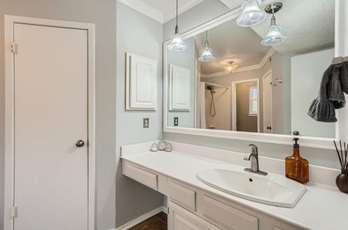 6555 Fair Vly Trl, Austin TX  78749-1266 exterior
