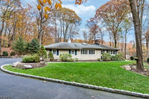2 Beechwood Ln, Kinnelon, NJ 07405-2463