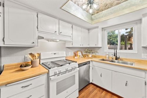 146 Fairview Dr, Vacaville CA  95687-6429 exterior