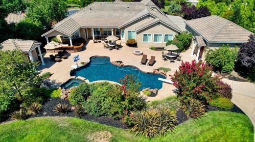 9363 Glantz Ln, Elk Grove, CA 95624-5004