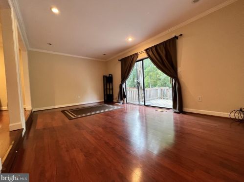 7013 Brocton Ct, Springfield VA  22150-3054 exterior