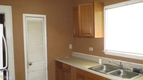 2718 Harris St, Atlanta GA  30344-6925 exterior