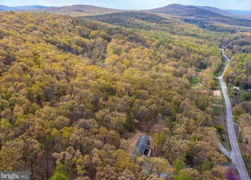 2324 Chestnut Hill Rd, Harpers Ferry WV  25425-5140 exterior