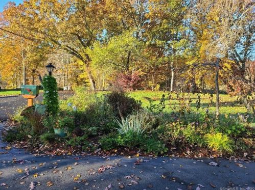23 Lake View Hts, Niantic CT  06357-2434 exterior