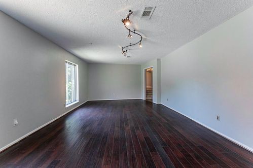 600 Blue Lk Dr, Fort Worth TX  76103-1108 exterior