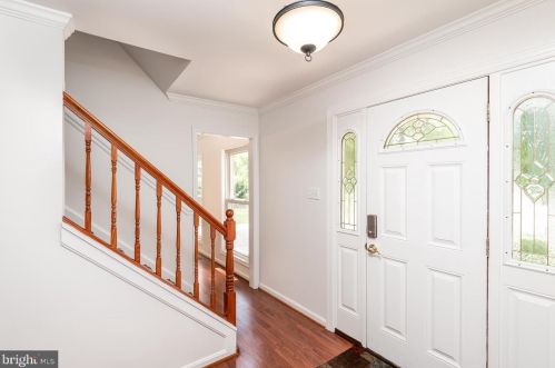 1307 Winterborne Ct, Herndon, VA 20170-3939