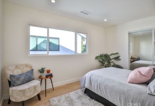 5810 Mammoth Ave, Van Nuys CA  91401-4419 exterior