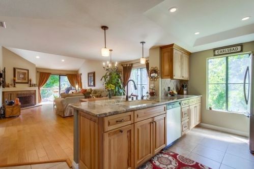 6984 Sandpiper Pl, Carlsbad, CA 92009-4137