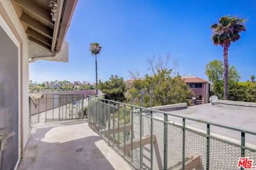 988 Citron St, Anaheim CA  92805-1709 exterior