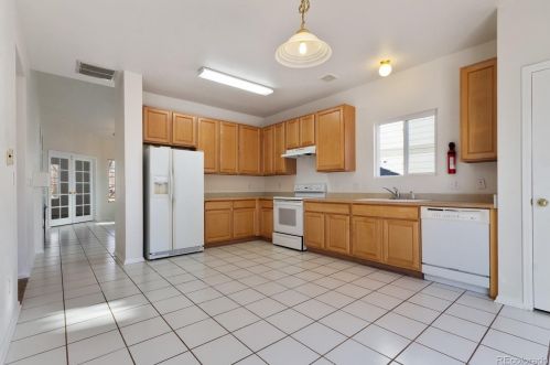 2452 Genoa Way, Aurora CO 80013-6295 exterior